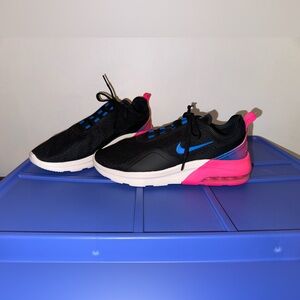 NIKE AIR MAX MOTION 2